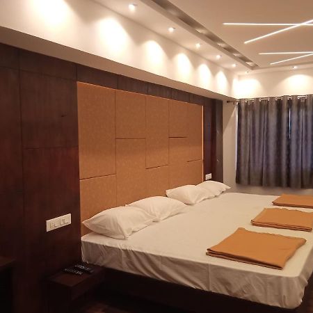 Hilltop Hotel Valparai Ngoại thất bức ảnh