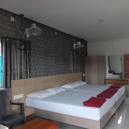 Hilltop Hotel Valparai Ngoại thất bức ảnh