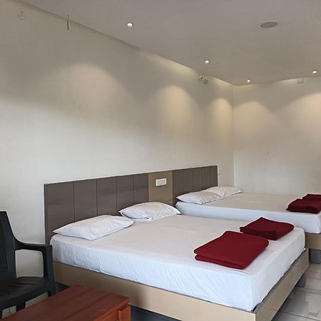 Hilltop Hotel Valparai Ngoại thất bức ảnh