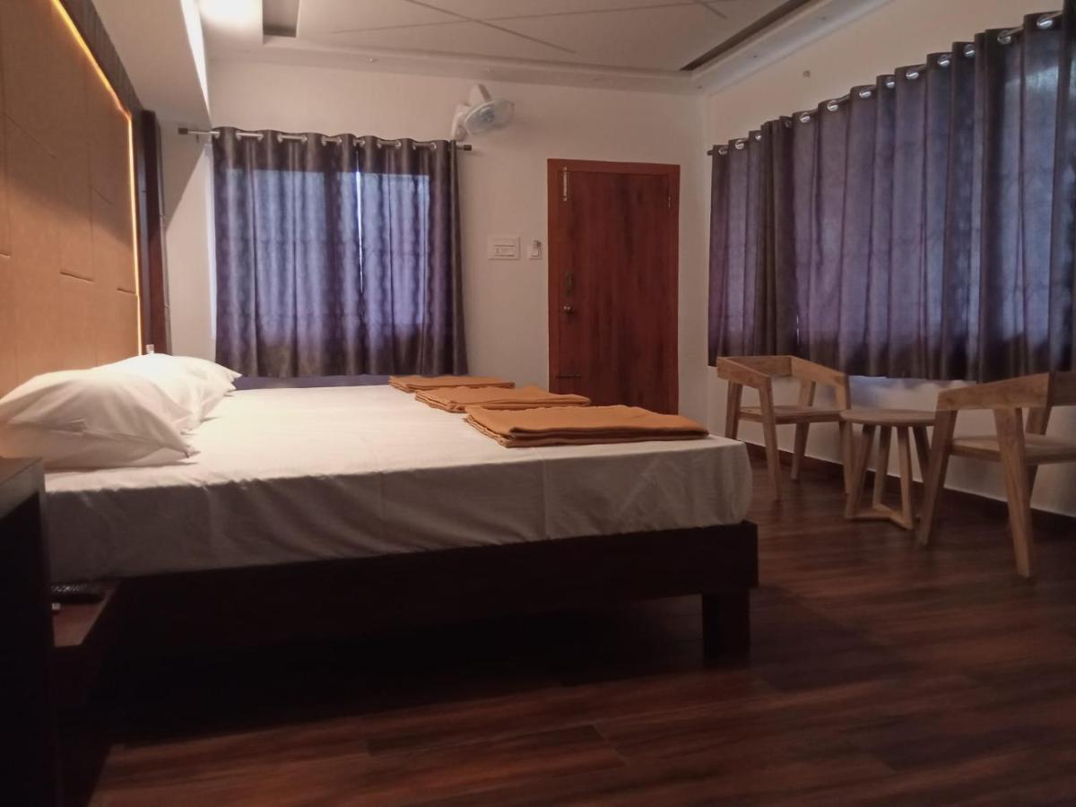 Hilltop Hotel Valparai Ngoại thất bức ảnh