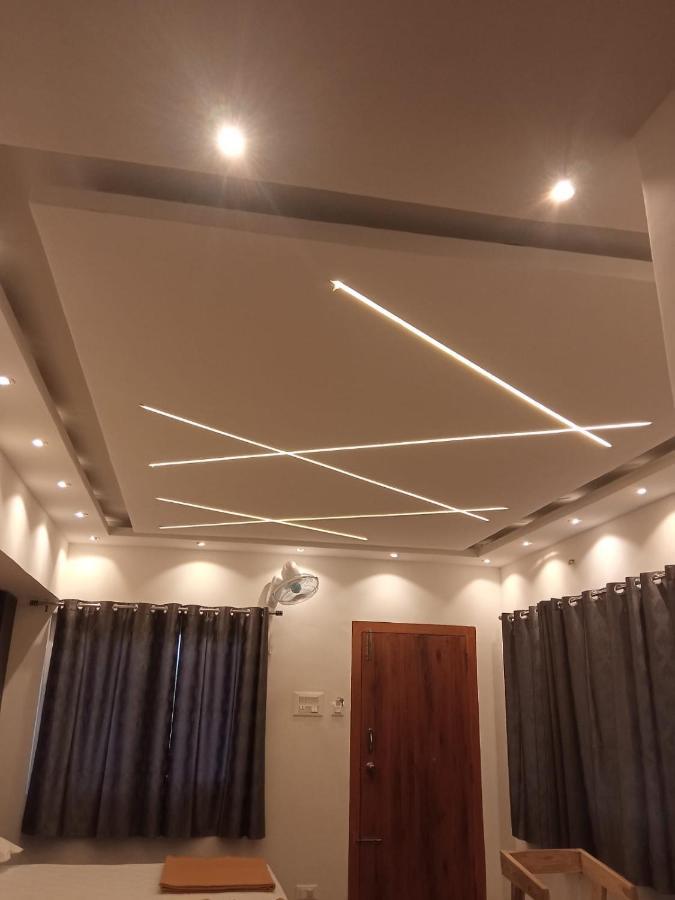 Hilltop Hotel Valparai Ngoại thất bức ảnh