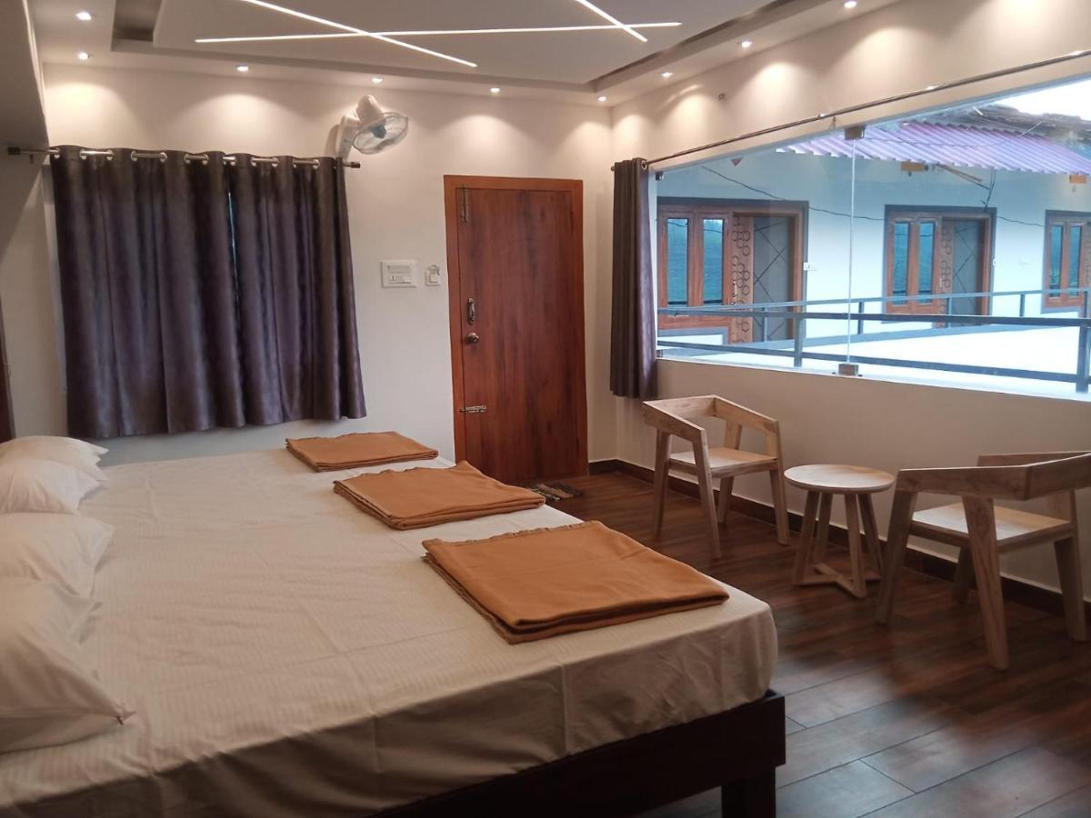 Hilltop Hotel Valparai Ngoại thất bức ảnh