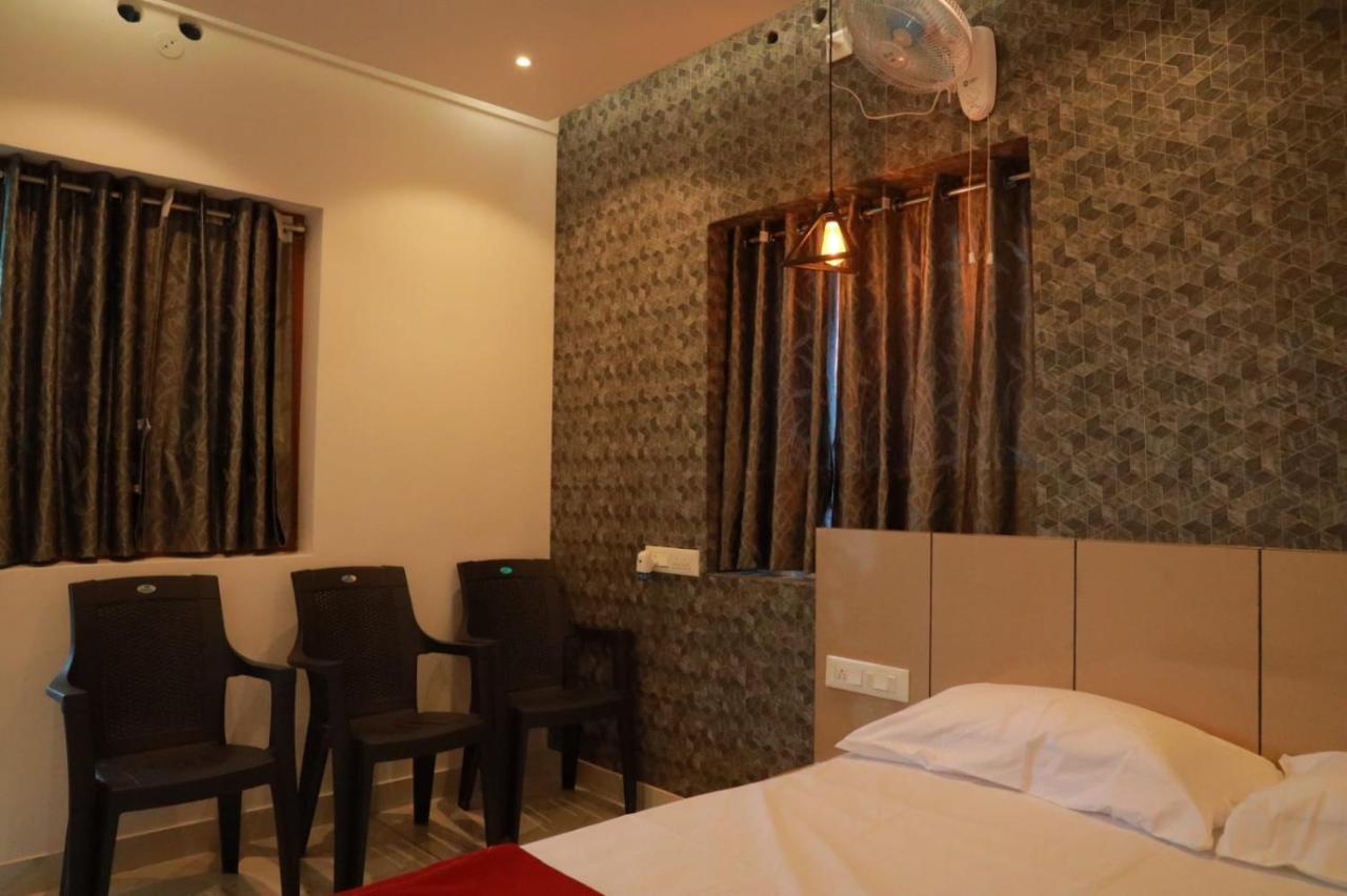 Hilltop Hotel Valparai Ngoại thất bức ảnh