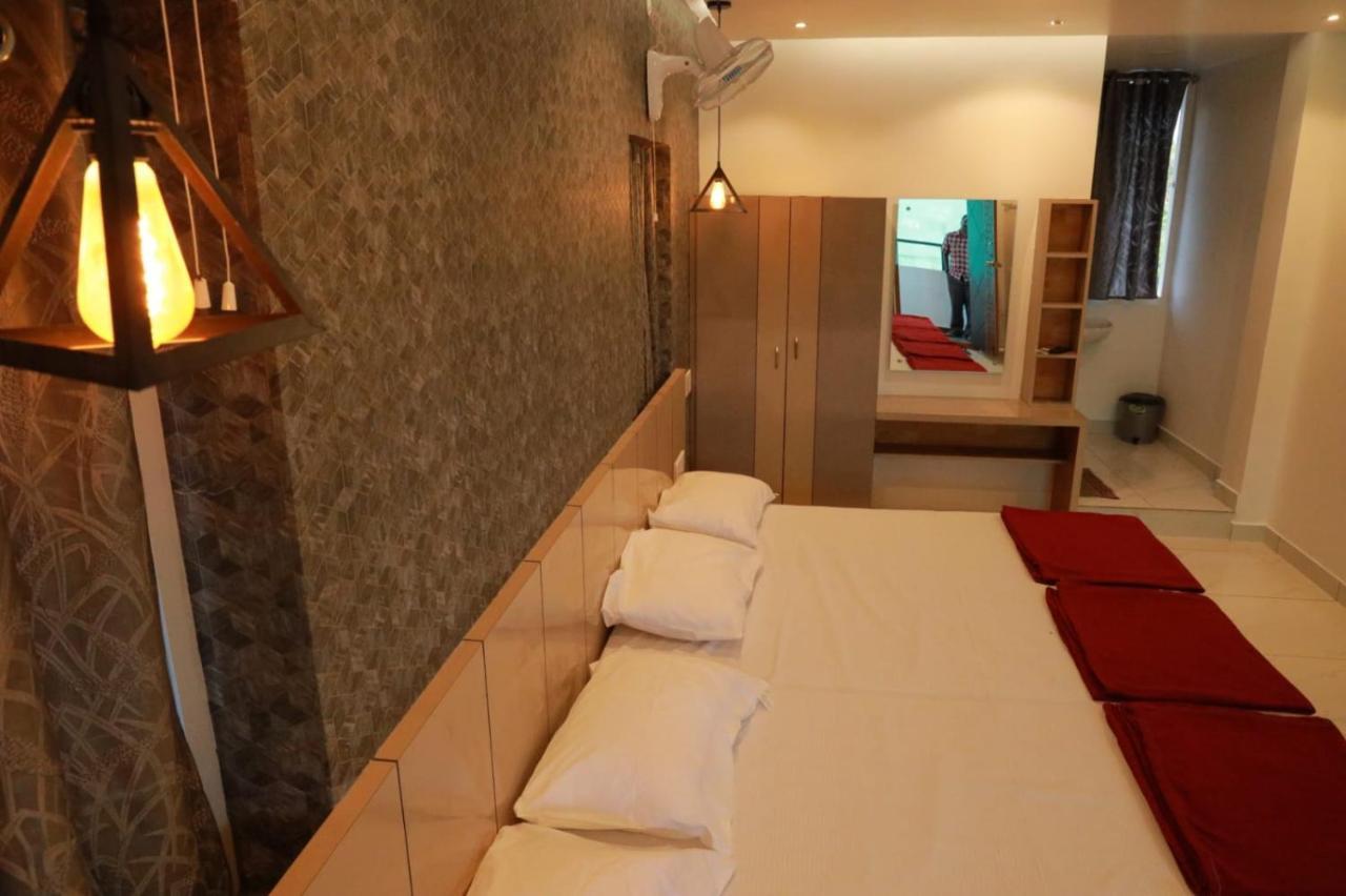 Hilltop Hotel Valparai Ngoại thất bức ảnh