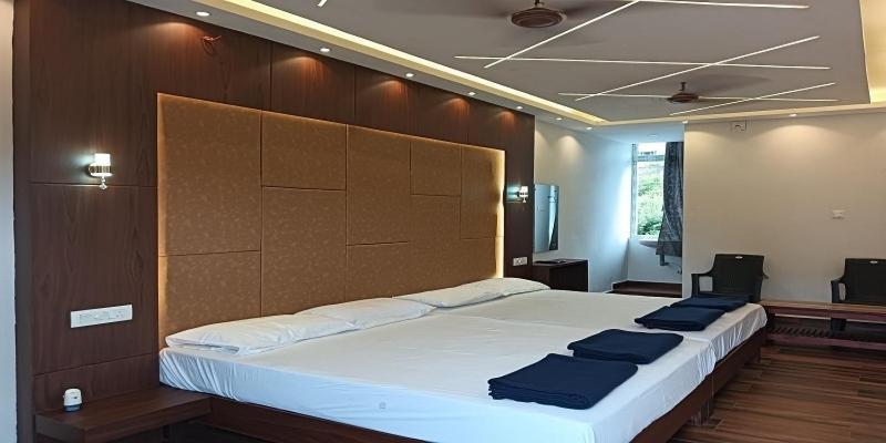 Hilltop Hotel Valparai Ngoại thất bức ảnh