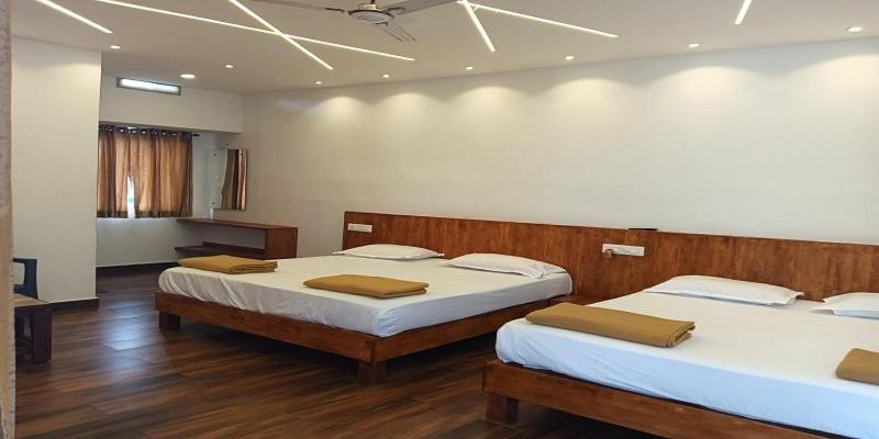 Hilltop Hotel Valparai Ngoại thất bức ảnh