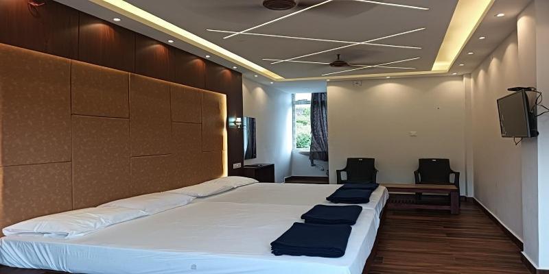 Hilltop Hotel Valparai Ngoại thất bức ảnh