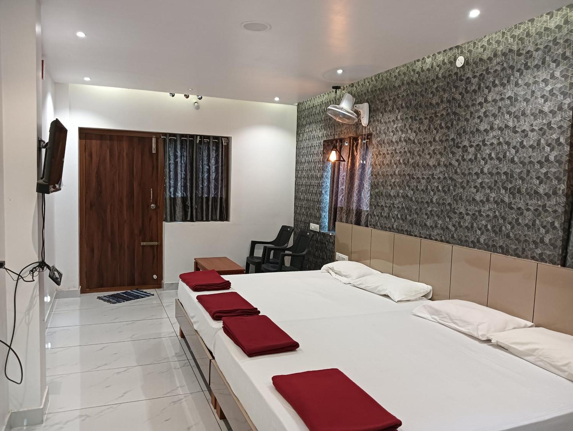 Hilltop Hotel Valparai Ngoại thất bức ảnh