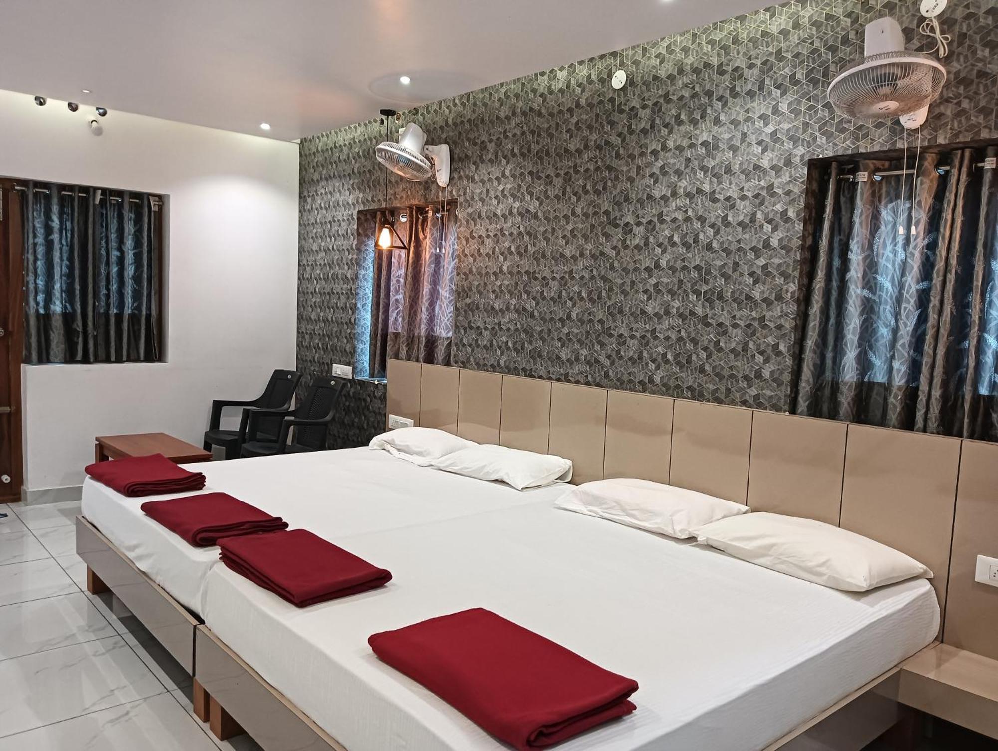 Hilltop Hotel Valparai Ngoại thất bức ảnh