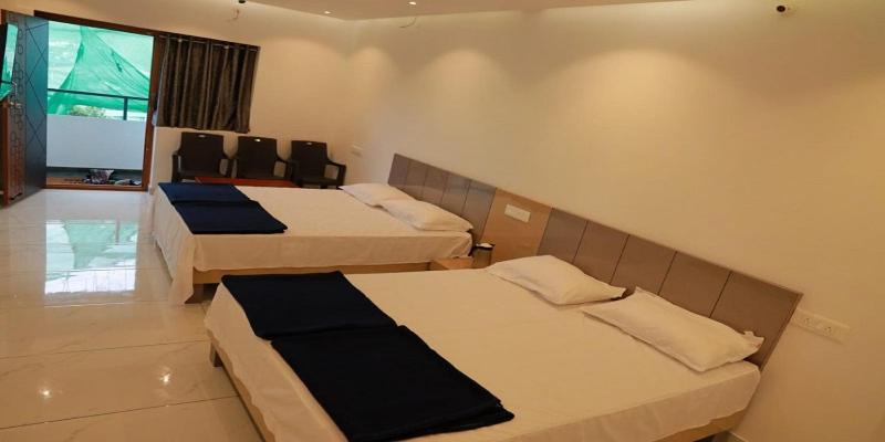 Hilltop Hotel Valparai Ngoại thất bức ảnh